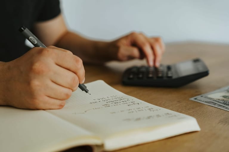 Index Maxalt +Lab: uma calculadora ao lado de papéis financeiros